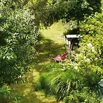 Bed & Breakfast La Coticia En Pevele 3*